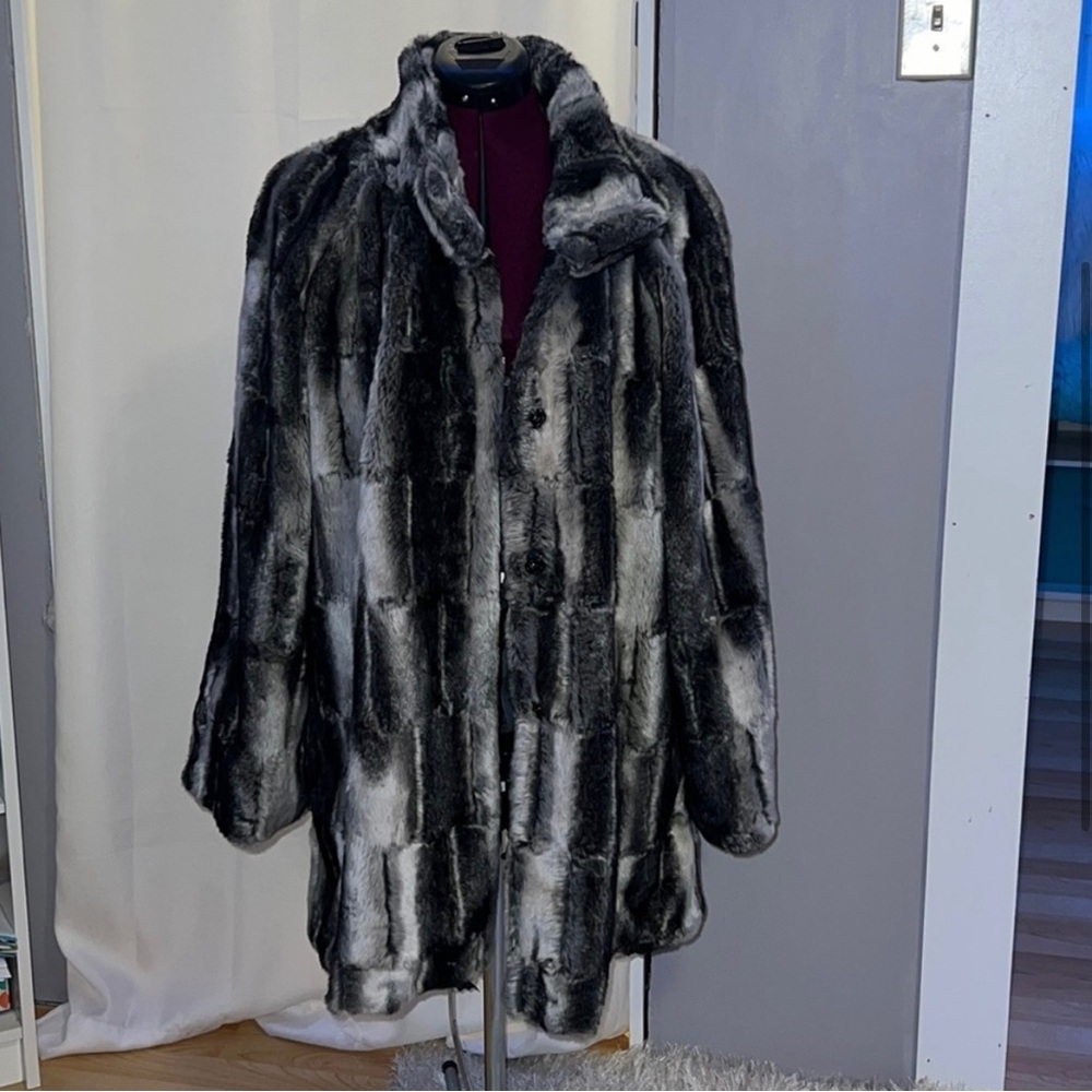New Hilary Radley Faux Fur Coat - Picture 2 of 9